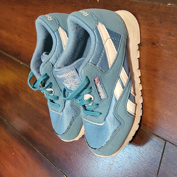 Reebok - Picture 2 of 3